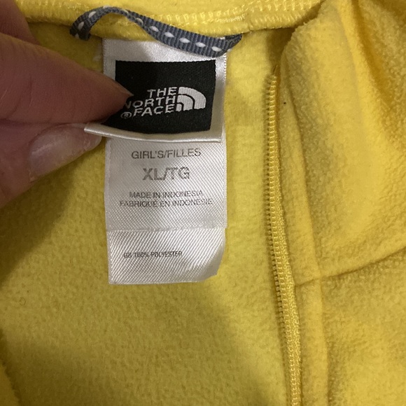 North face light yellow fleece size girls XL can also fit adults - Picture 3 of 5